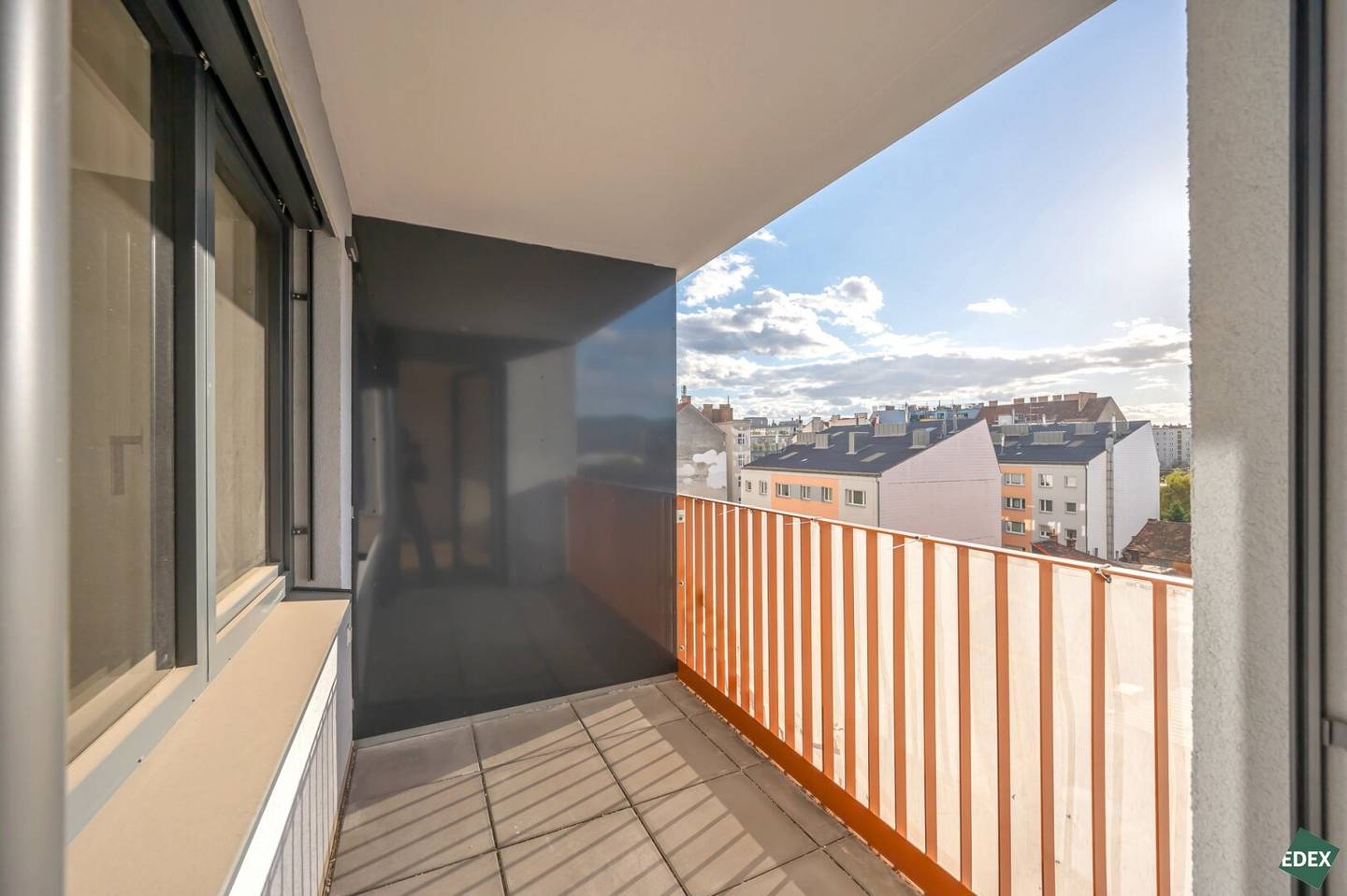 Bright and modern 3-room apartment with loggia