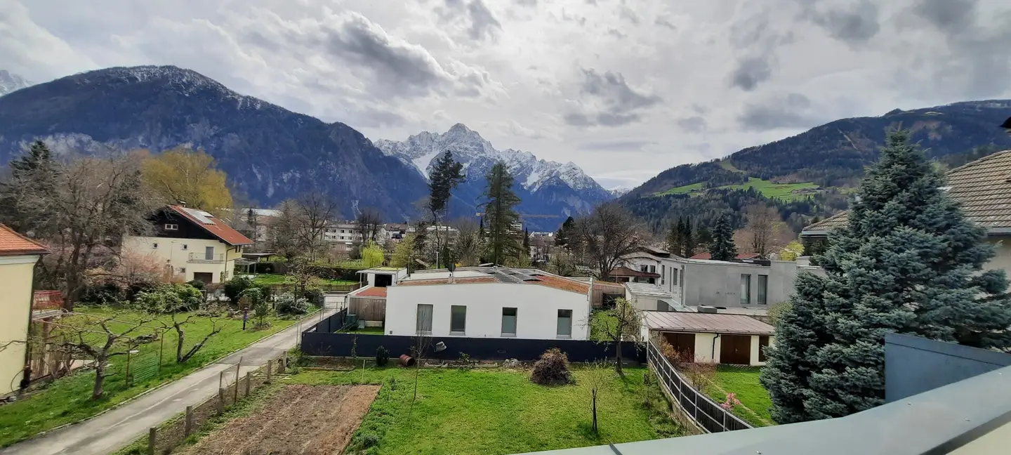 Well maintained condominium with balcony near the center - investment or owner occupation