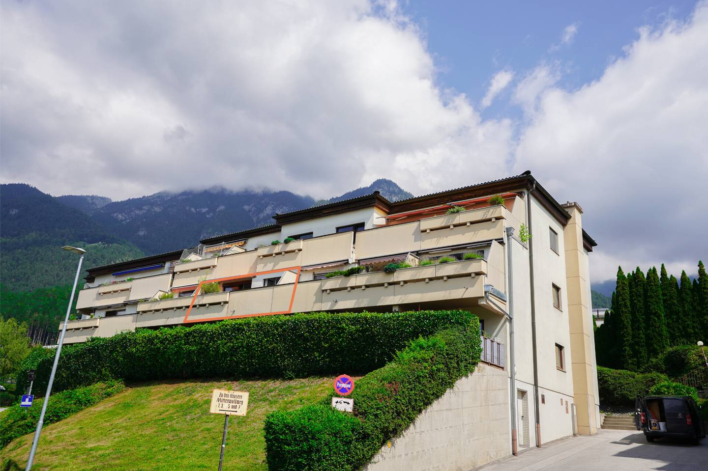Bright Wohnung with large south balcony and mountain view