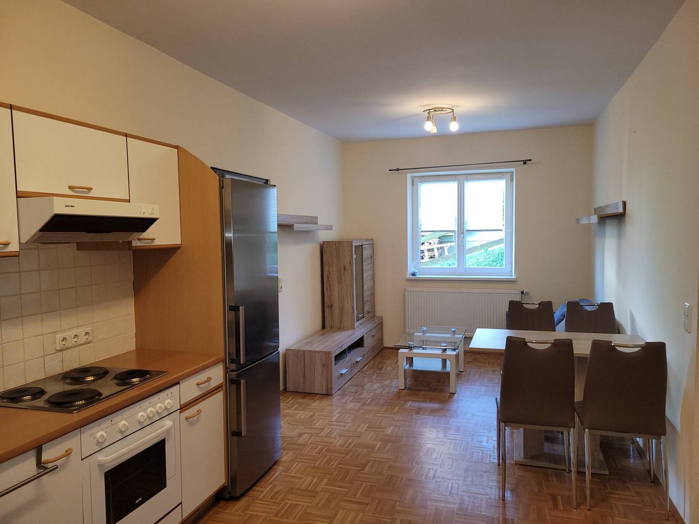 Zentrale Wohnung mit Balkon und Parkplatz