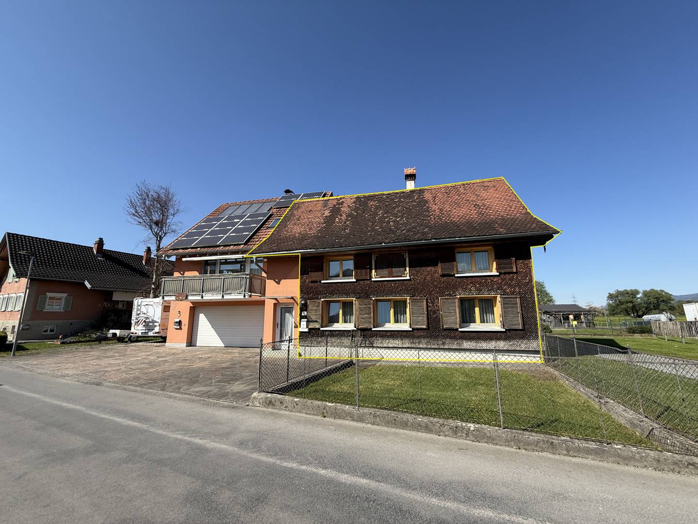 Sonnige Wohnung mit Stadelanbau und Sanierungspotenzial