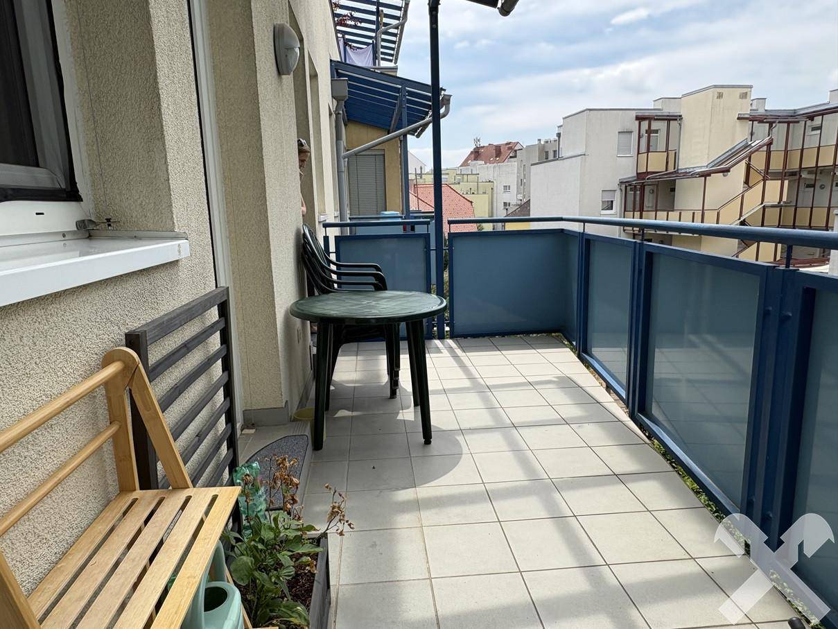 Bright apartment with large southwest balcony and underground parking