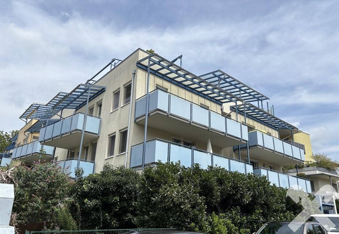 Bright apartment with large southwest balcony and underground parking