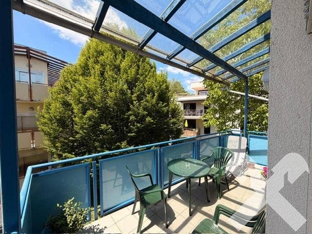 Bright apartment with large southwest balcony and underground parking