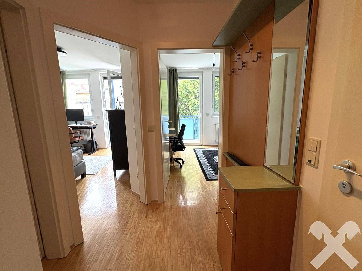 Bright apartment with large southwest balcony and underground parking