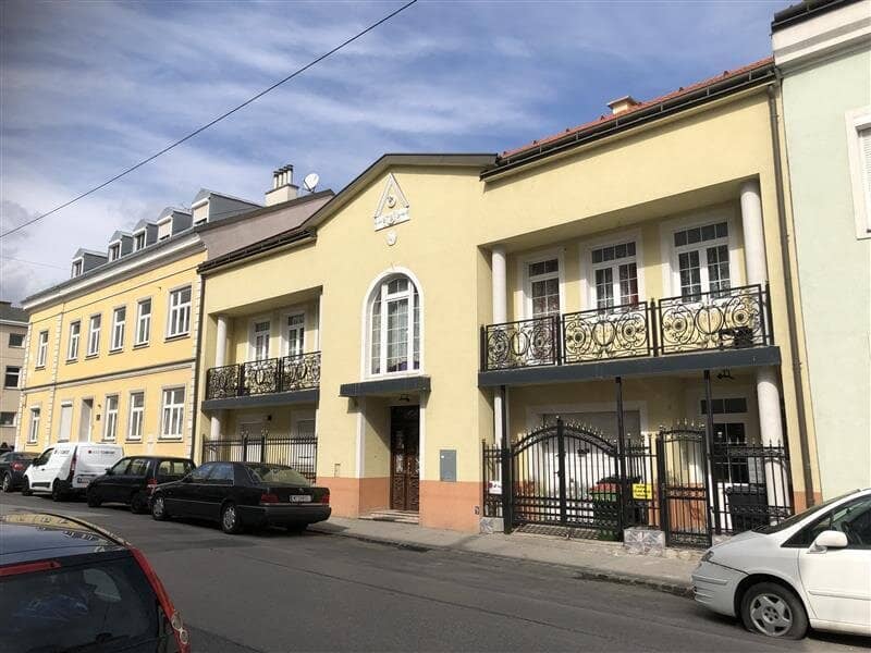 Stadtvilla mit 8 Appartements & Entwicklungspotenzial – 1230 Wien, Nähe S-Bahn Atzgersdorf