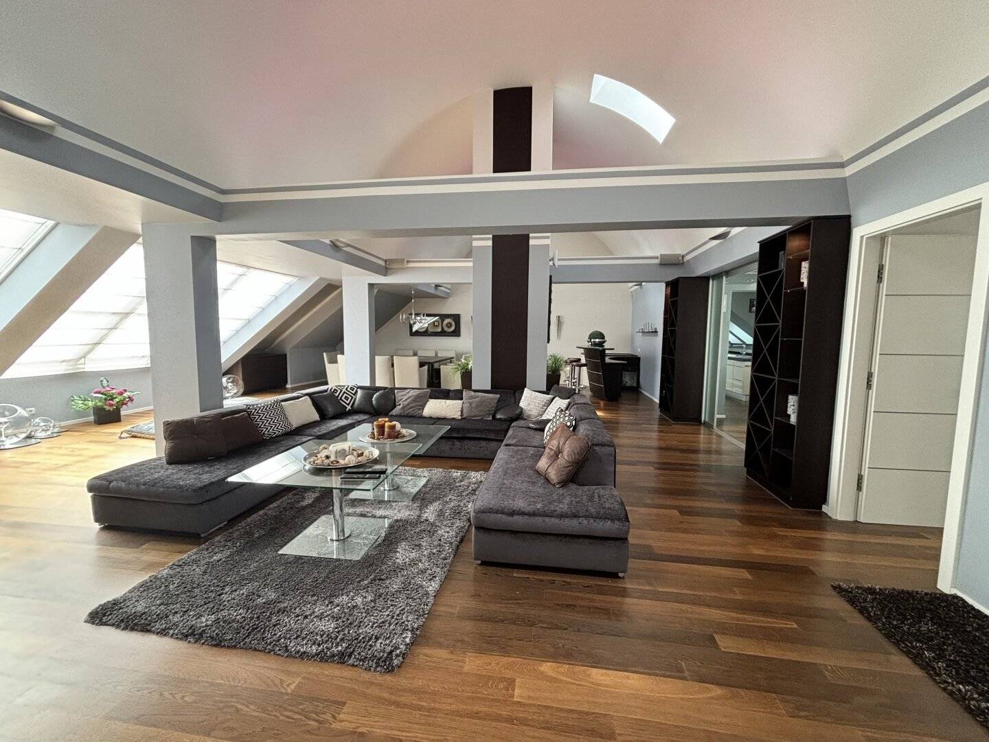 Exklusives möbliertes Penthouse auf zwei Ebenen in der Wiener Innenstadt – ca. 461 m² Wohnfläche, ca. 80 m² Dachterrasse, Sauna & Lift bis zur Terrasse