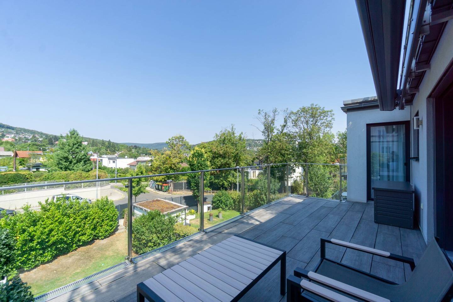 First-class equipped dream apartment with two terraces and garage parking space in absolute quiet location