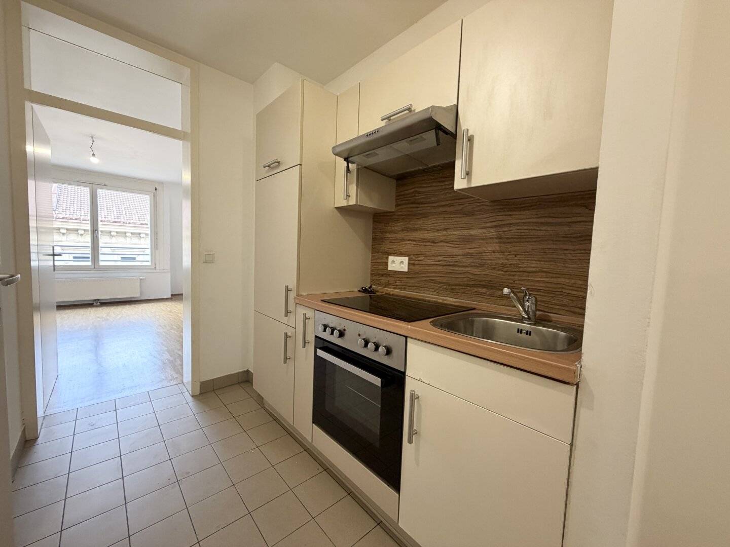 Beautiful 1-room apartment near Gellertplatz 10th district