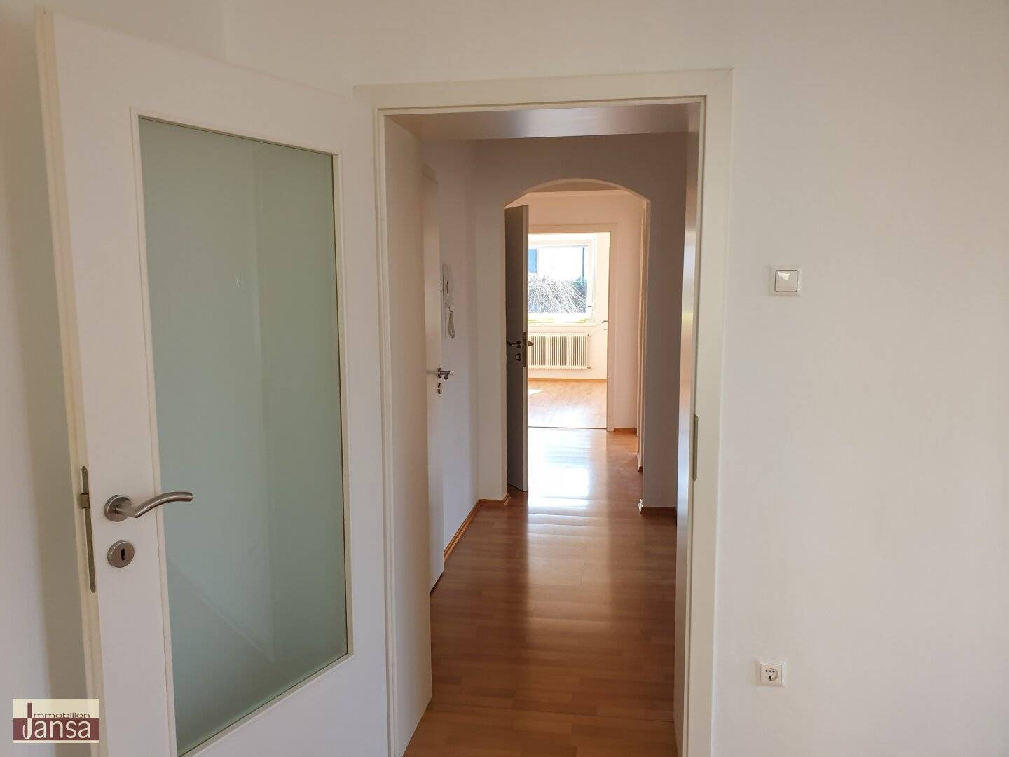 Attractive bright 5 room old building apartment or office near LKH Villach