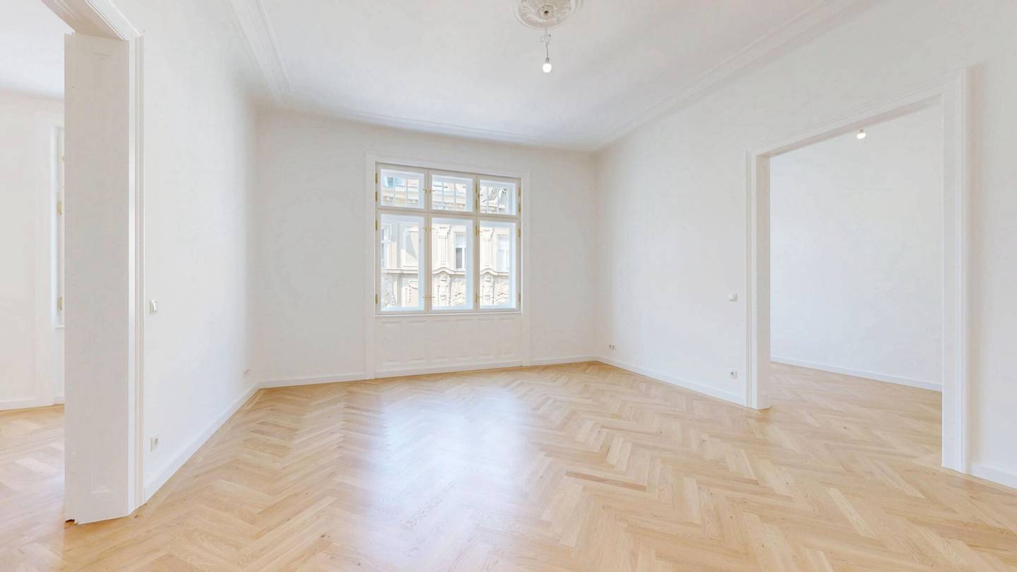 Stunningly beautiful period apartment | 4 rooms | Balcony | Elevator | First occupancy after renovation | Near Arenbergpark