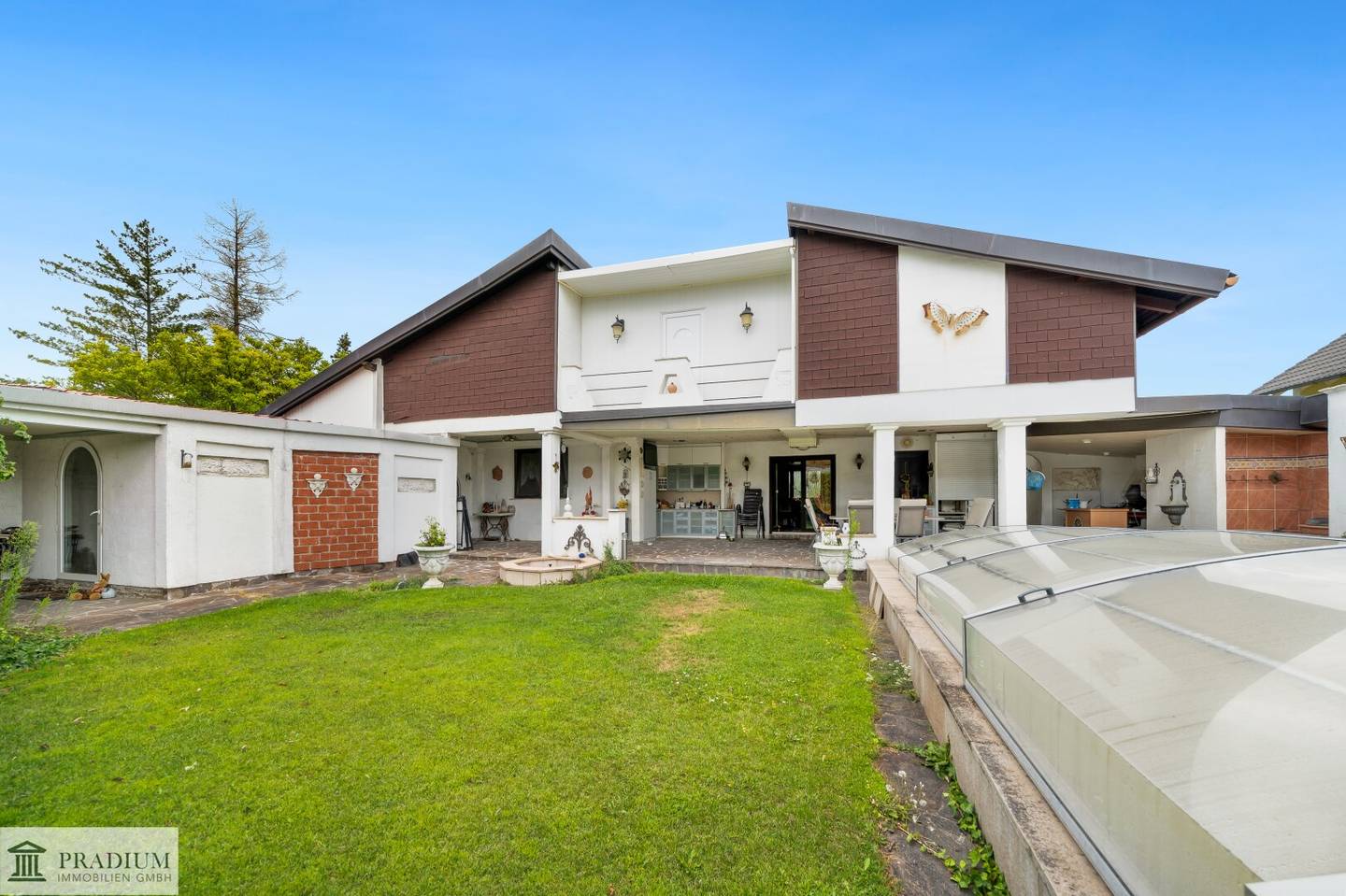 Großzügiges Familienhaus mit Pool auf 1.140 m² – viel Platz, viel Potenzial