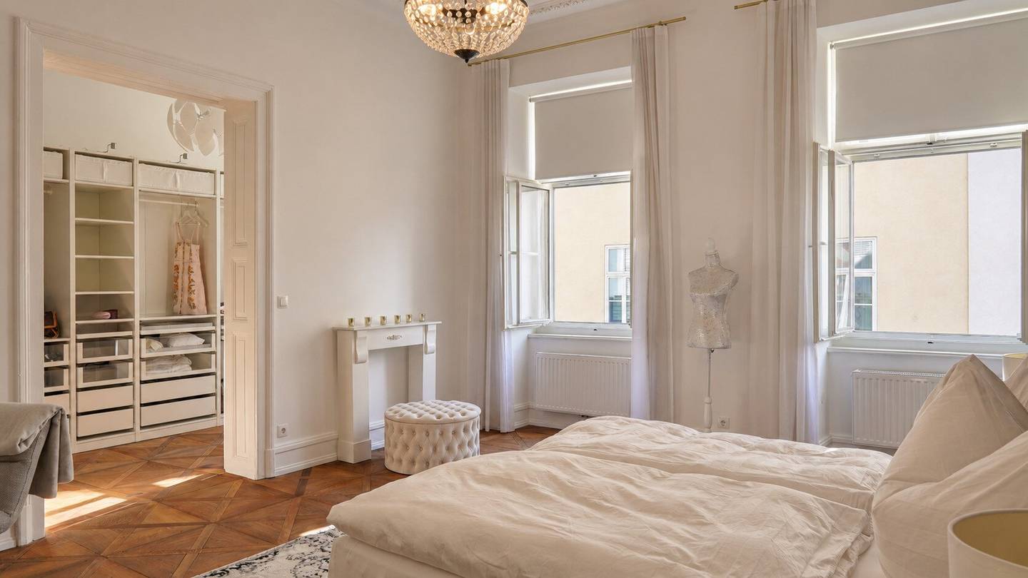 Historic Building Diamond in the Heart of Graz
