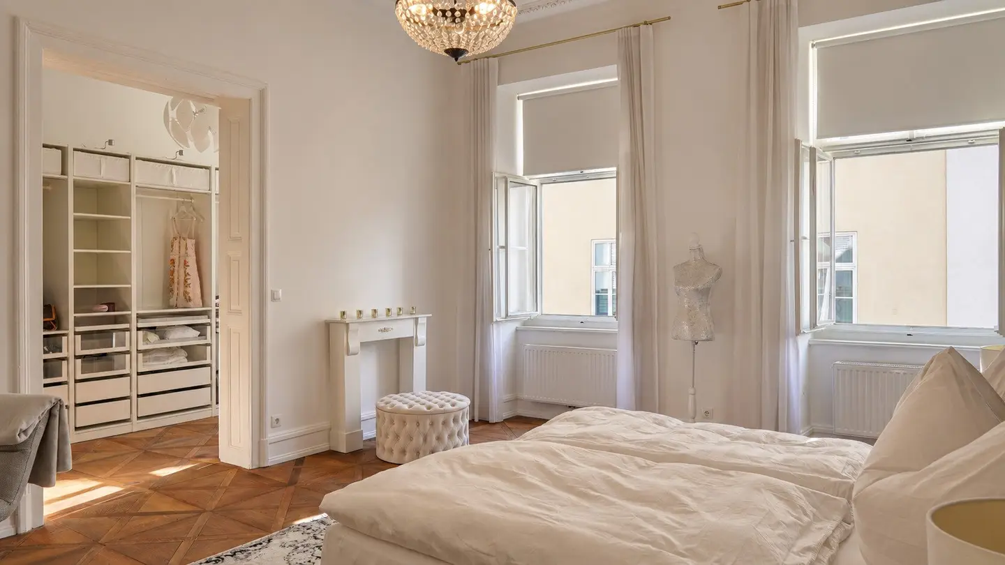 Historic Building Diamond in the Heart of Graz