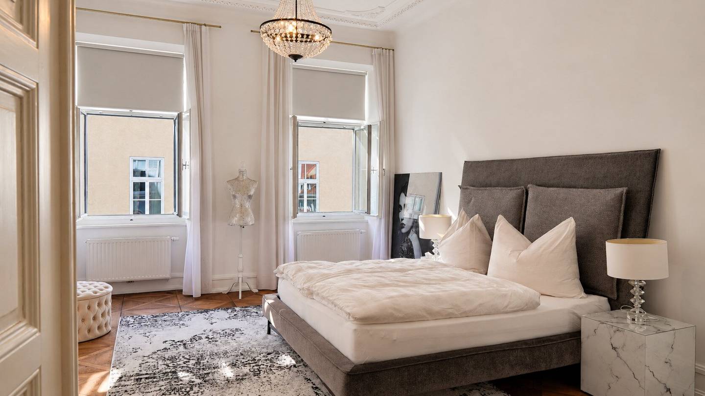 Historic Building Diamond in the Heart of Graz