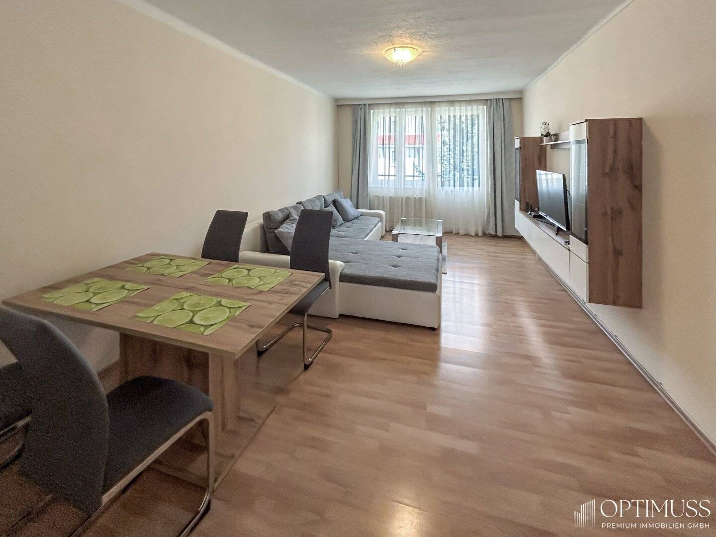 Attraktive 2-Zimmer-Eigentumswohnung mit Balkon in begehrter Grünruhelage von Baden nahe Rosarium!