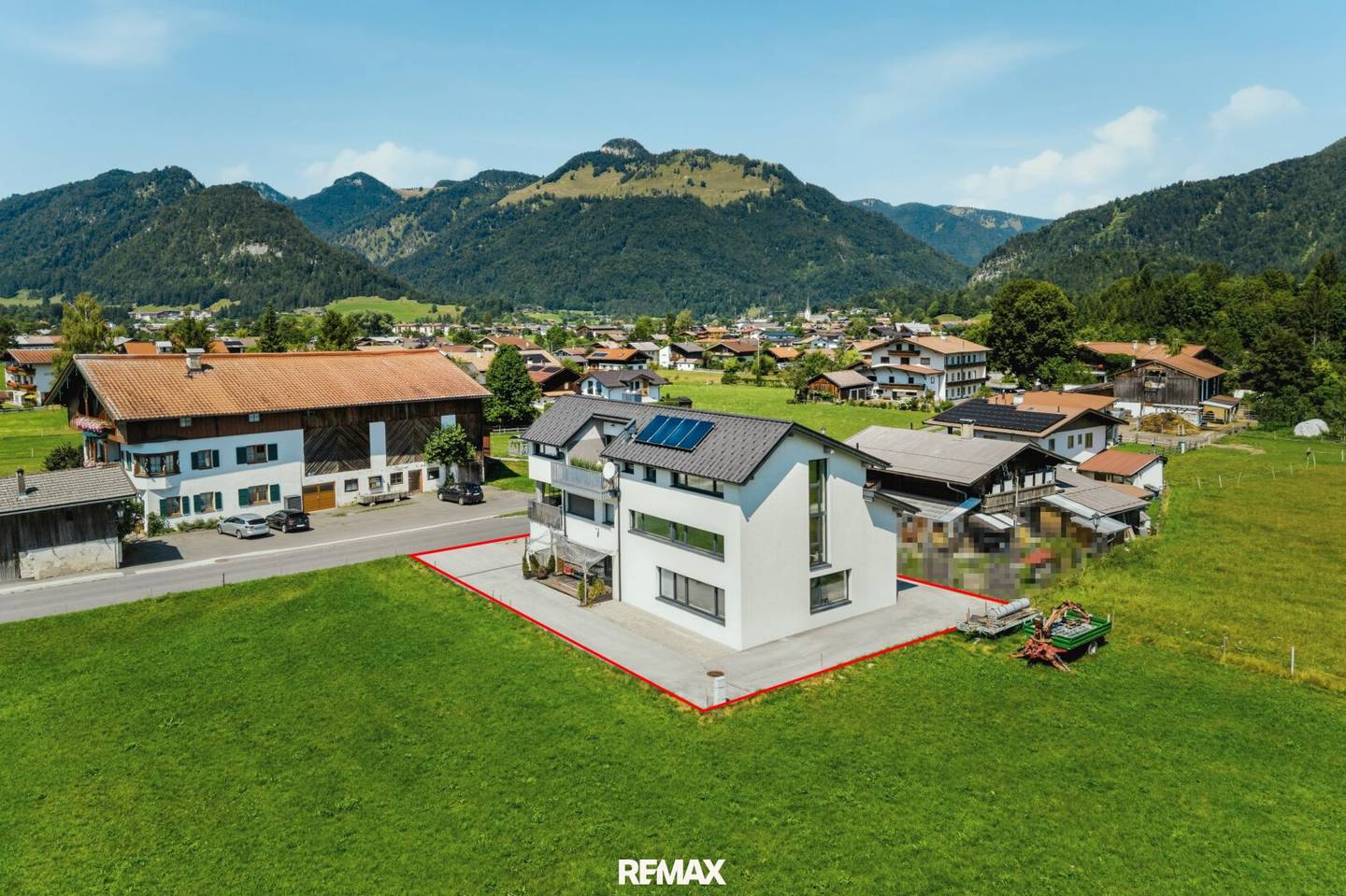 Modernes Wohn- &amp; Geschäftshaus in Bestlage von Kössen!