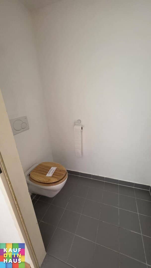 COMMISSION-FREE 3 ROOM APARTMENT WITH BALCONY