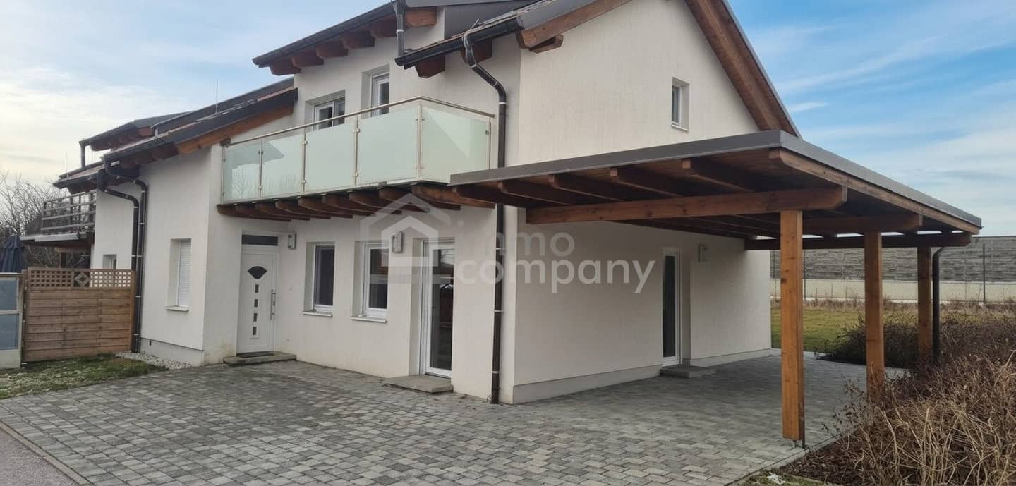 Like-new semi-detached house 125m² in Haschendorf with small garden, balcony and lake access
