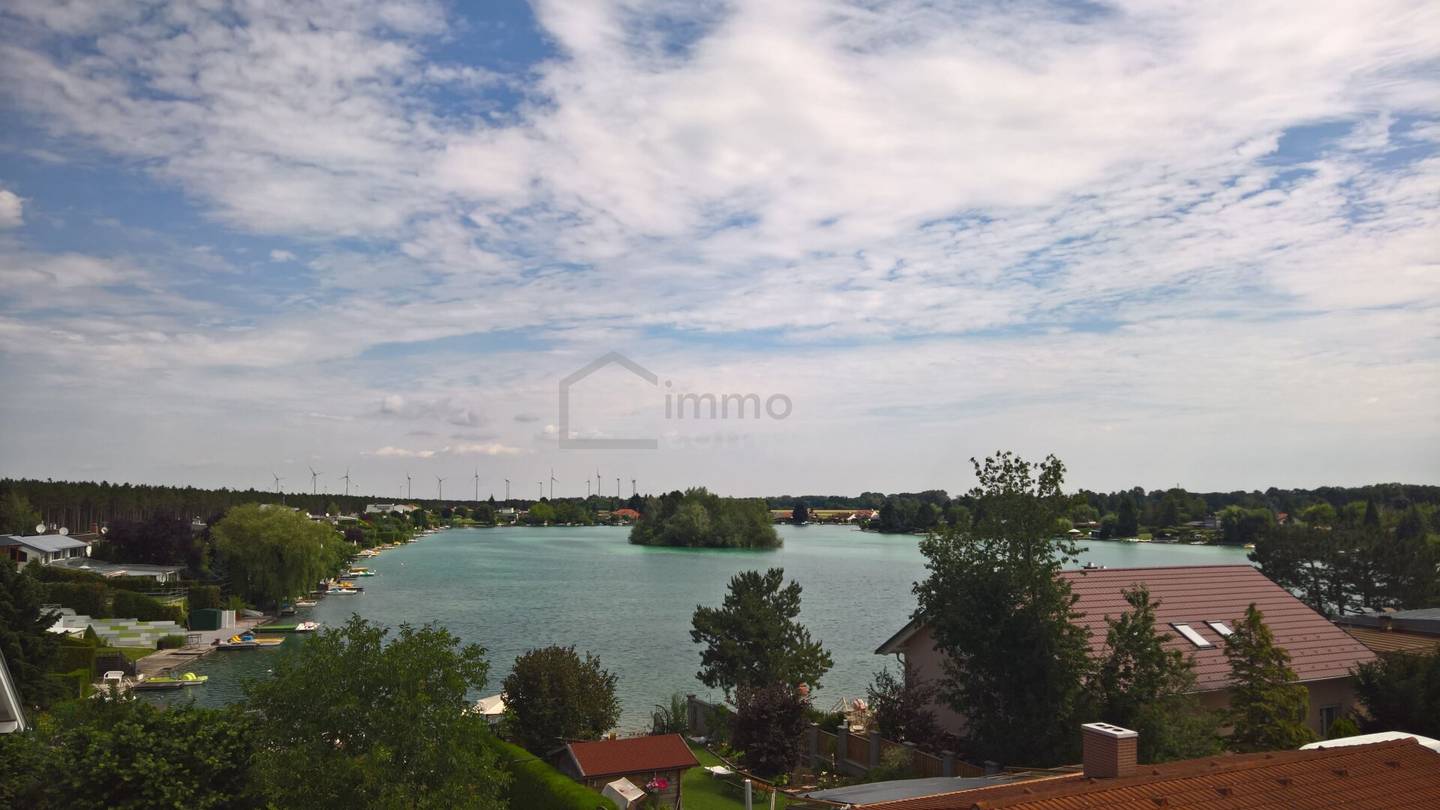Like-new semi-detached house 125m² in Haschendorf with small garden, balcony and lake access