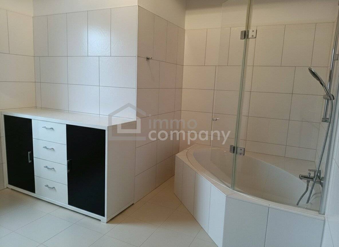 Like-new semi-detached house 125m² in Haschendorf with small garden, balcony and lake access
