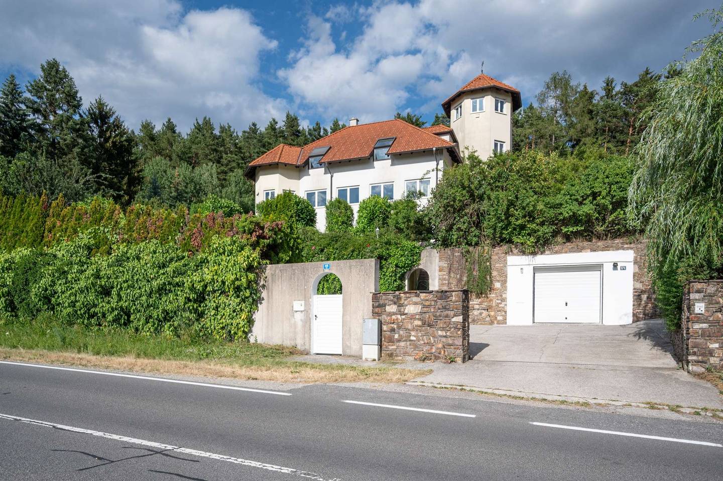 Bergpanorama Refugium mit privatem Wald Ferienwohnung