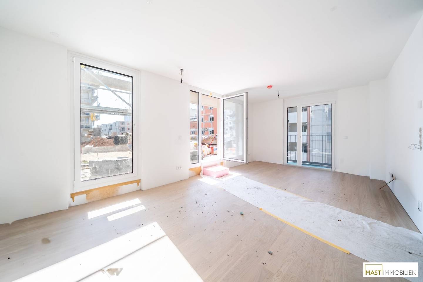 *Erstbezug* 3-Zimmer Wohnung im 3. OG mit 100qm Freifläche! - Beziehbar ab Oktober