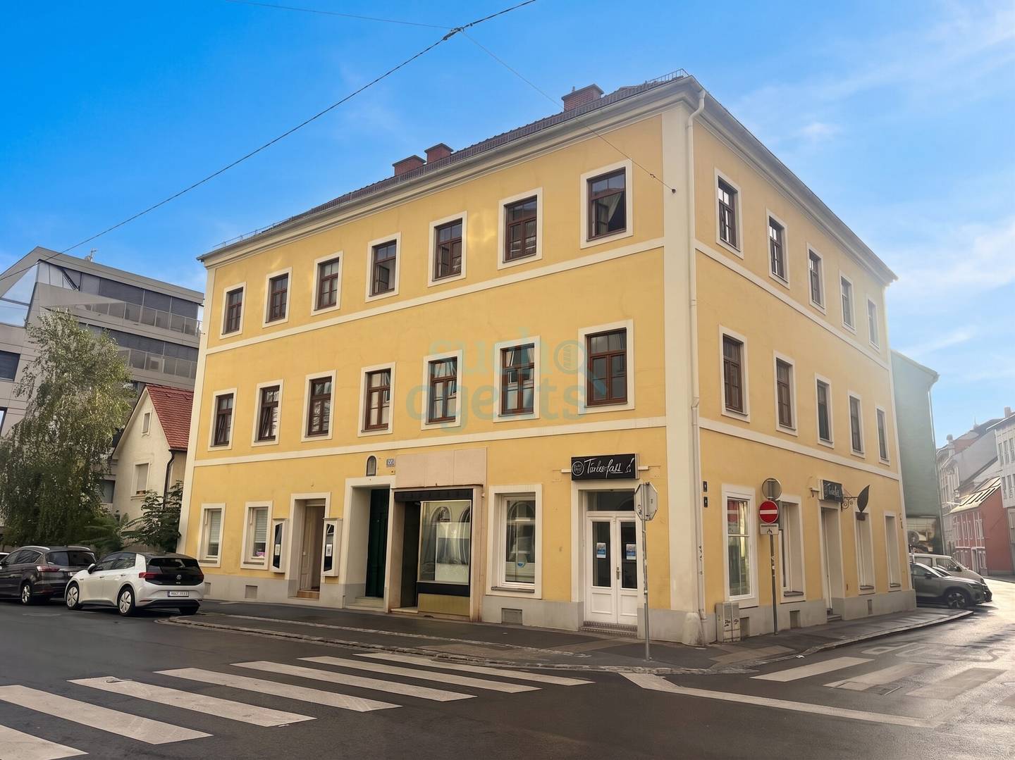 Lichtdurchflutete modernisierte Wohnung in Toplage