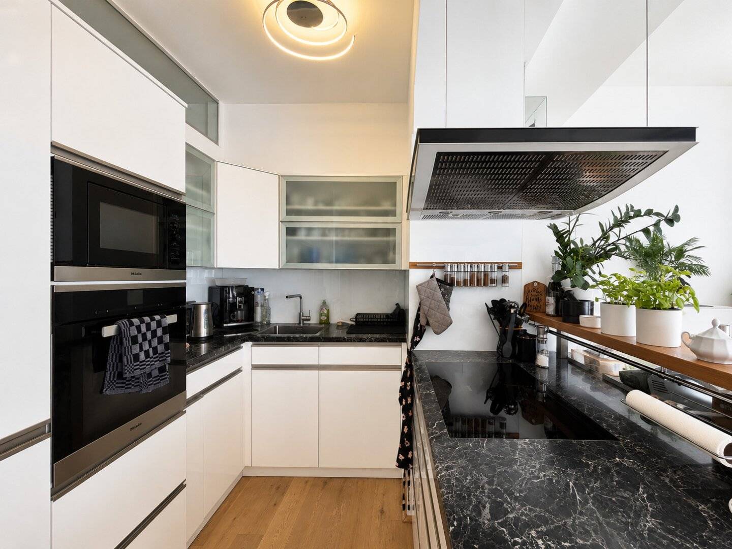 U4 | Morning sun and air-conditioned rooms | open living and dining area | modern fittings | U4 Hietzing and Park Schönbrunn