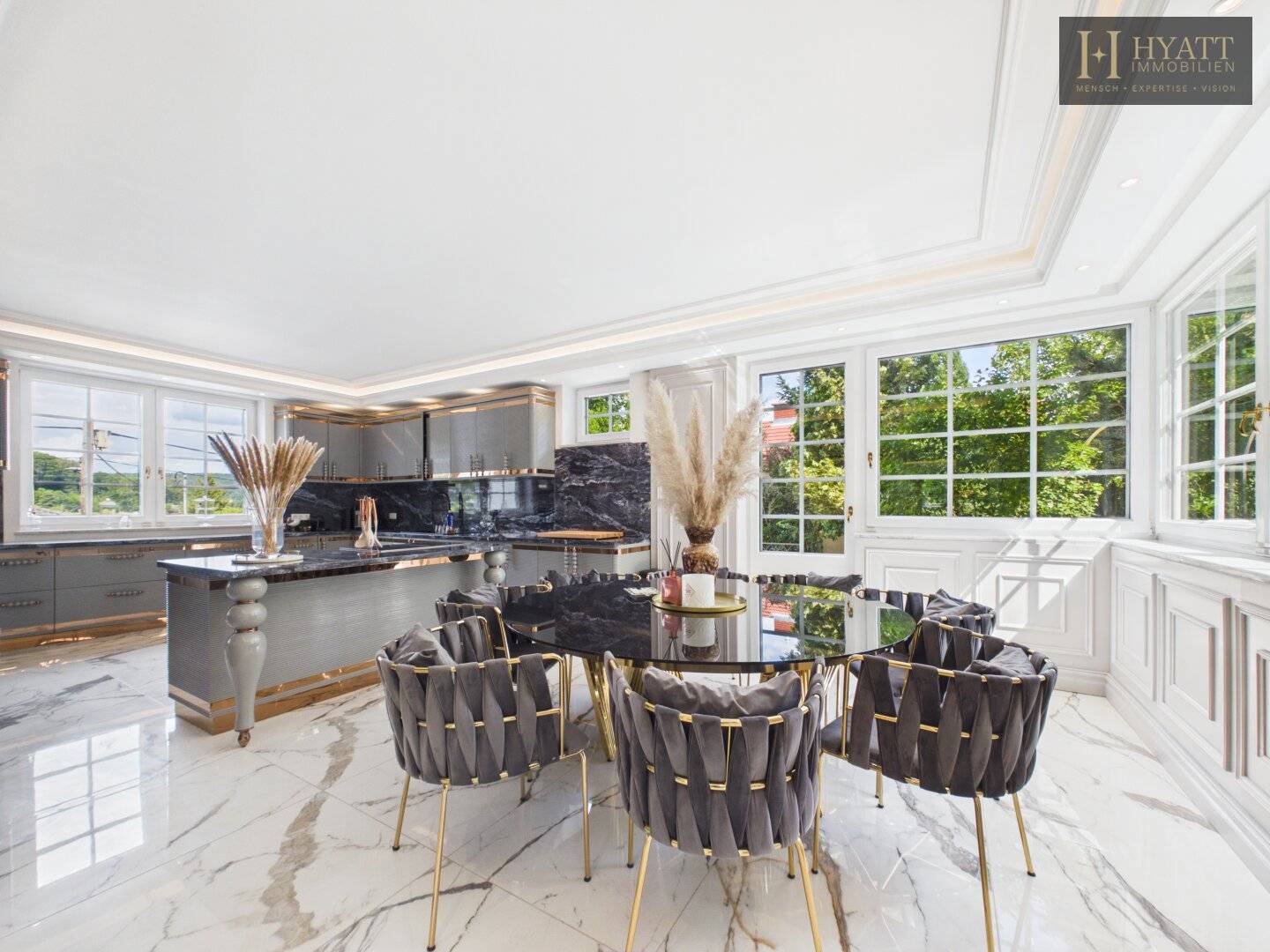 Exklusive Designvilla mit repräsentativem Wohnkonzept und luxuriöser Ausstattung