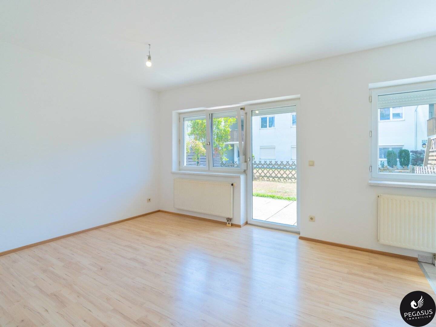 Cozy garden apartment with underground parking – 2 rooms, private garden &amp; terrace