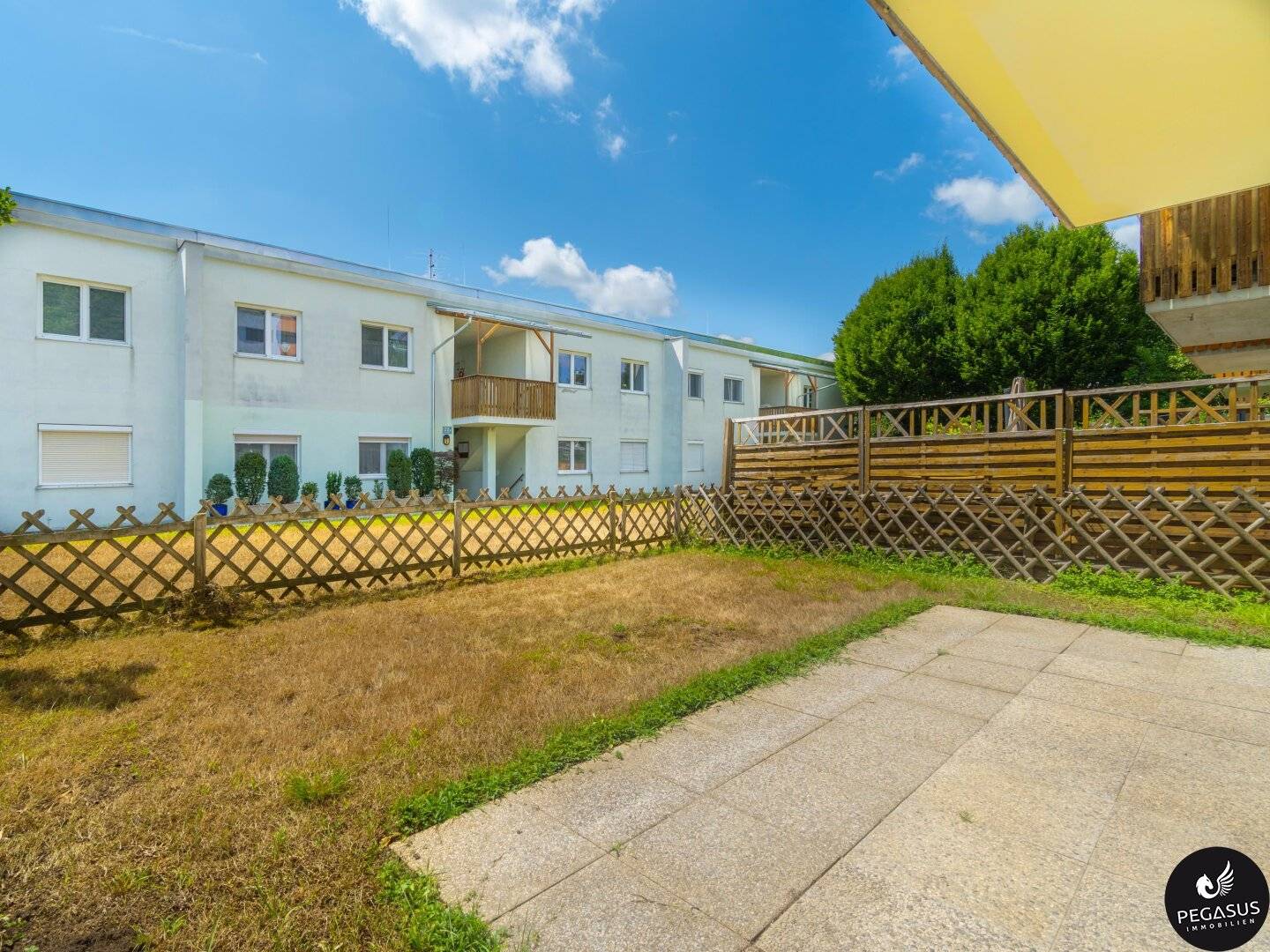 Cozy garden apartment with underground parking – 2 rooms, private garden &amp; terrace