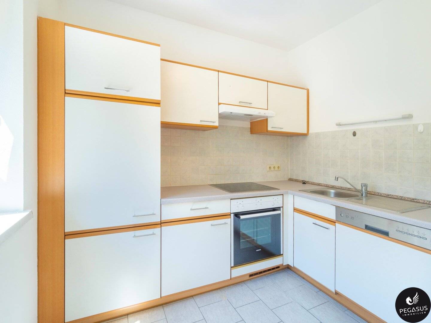Cozy garden apartment with underground parking – 2 rooms, private garden &amp; terrace