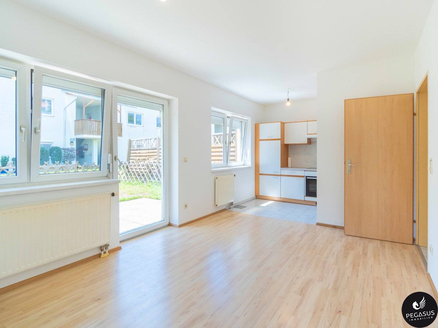 Cozy garden apartment with underground parking – 2 rooms, private garden &amp; terrace