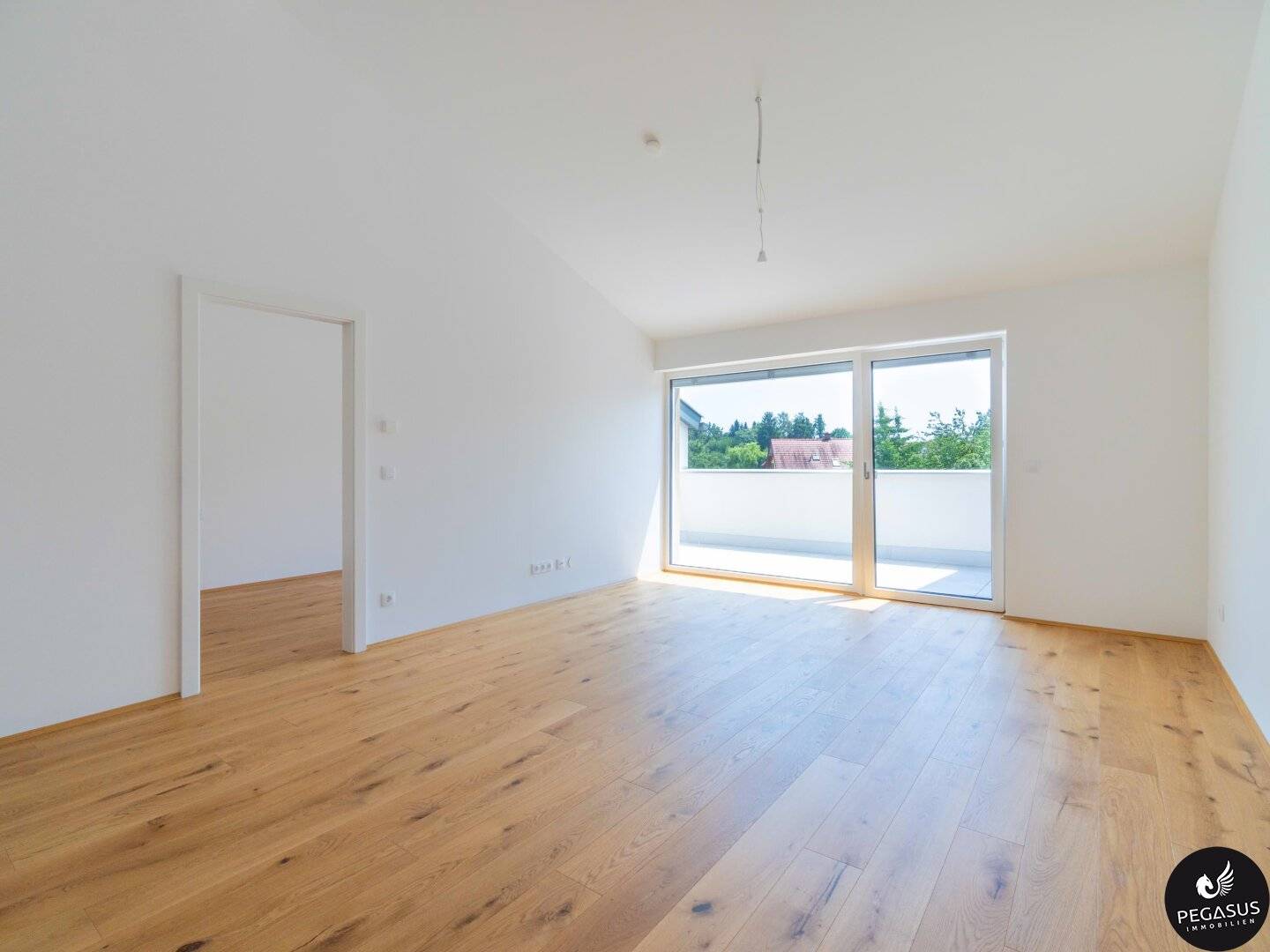 Sunny new build on top floor – 2 rooms, south balcony, elevator