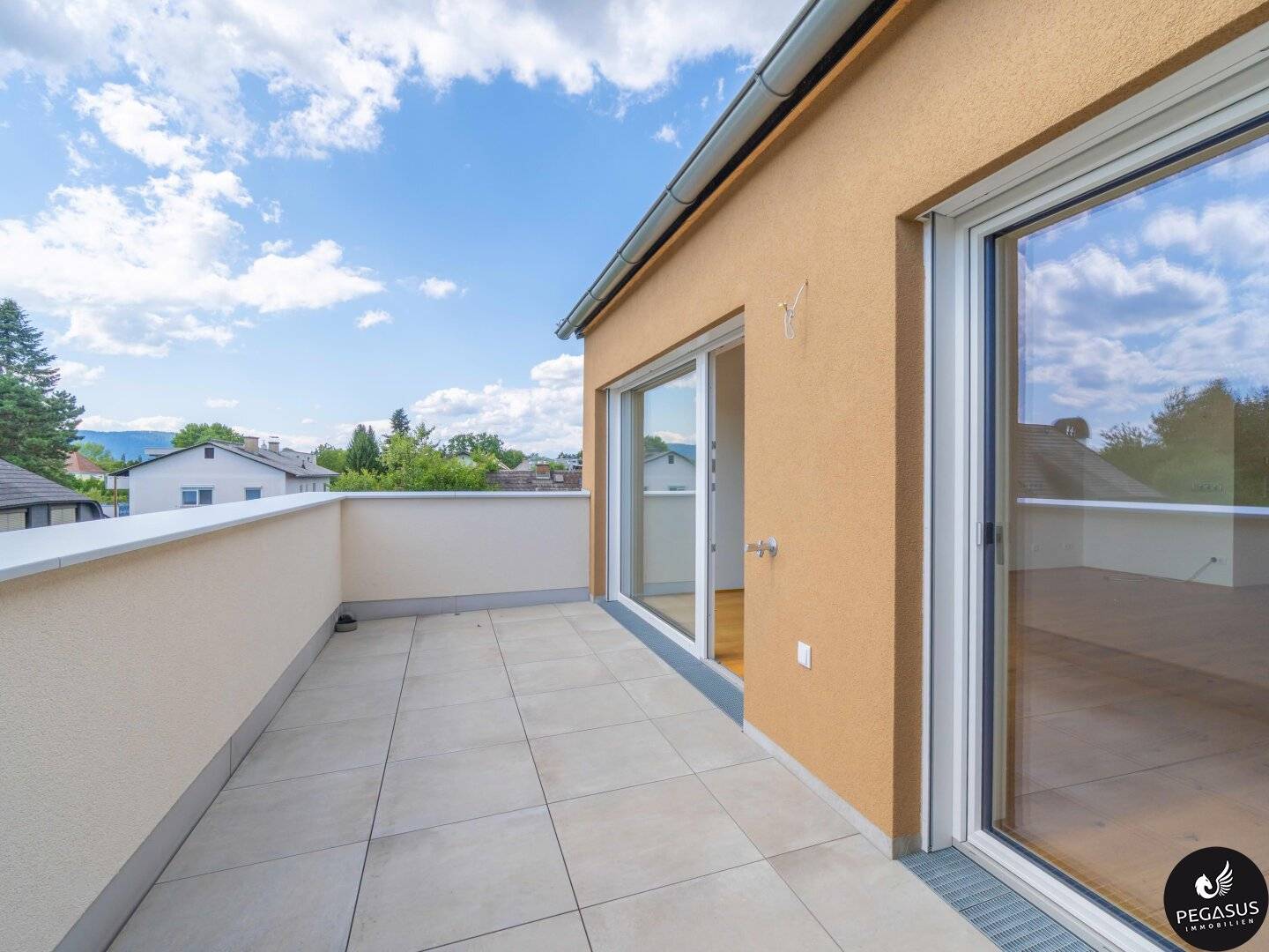 Spacious new build with west balcony – 3 rooms, lift