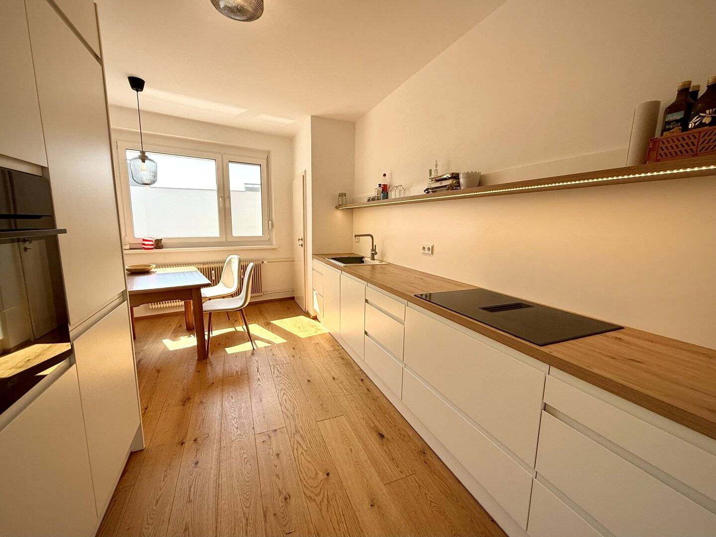 Living in the city center – Bright 3-room apartment with terrace and cathedral view