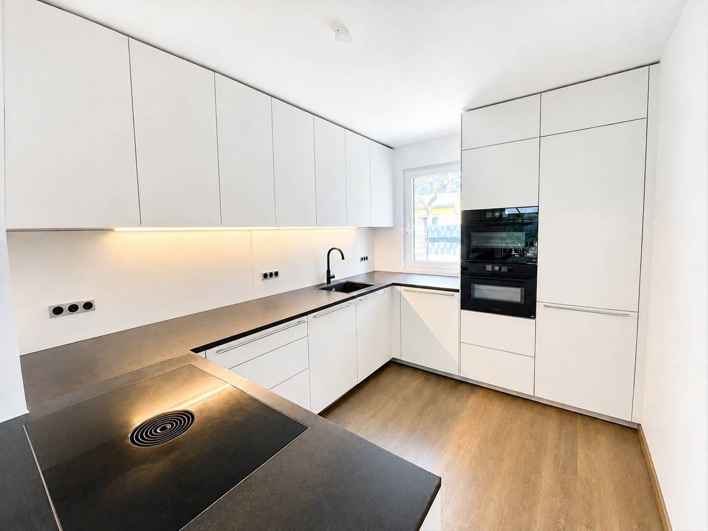 High quality family apartment with garden and Bulthaup kitchen