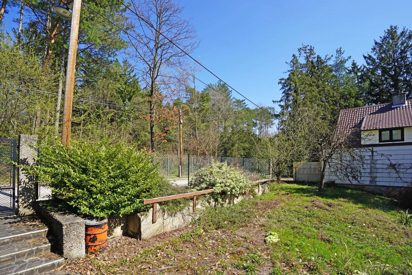 Plot from subdivision in a forest edge quiet location between Wolfersberg and Kolbeterberg