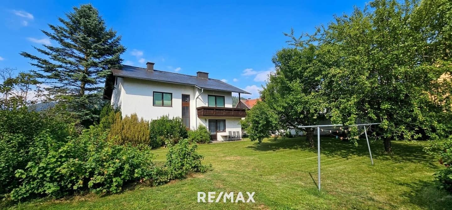 Ruhig gelegen mit großem Garten und Bergblick Familienwohnung