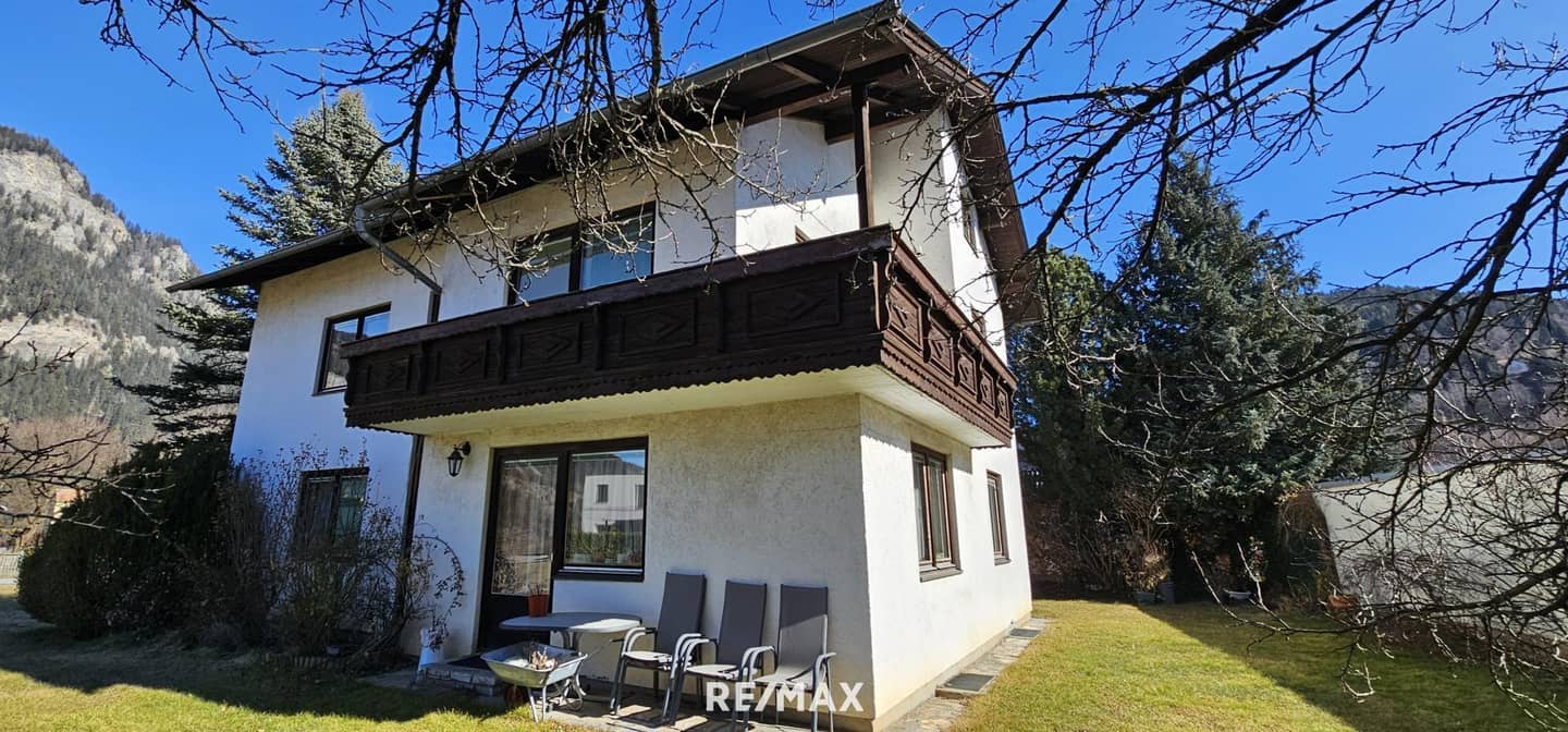 Ruhig gelegen mit großem Garten und Bergblick Familienwohnung