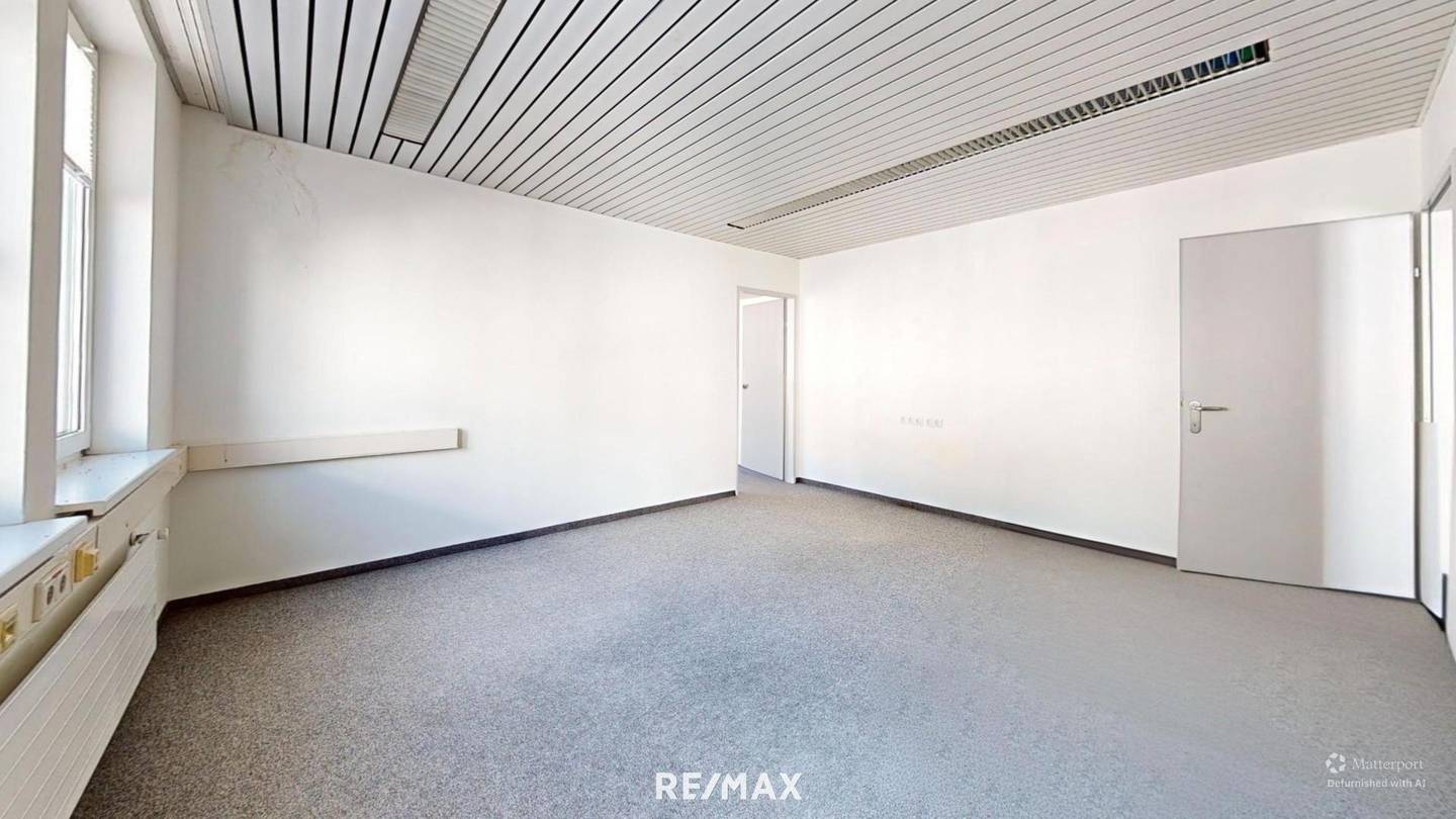 Central barrier free apartment with flexible layout