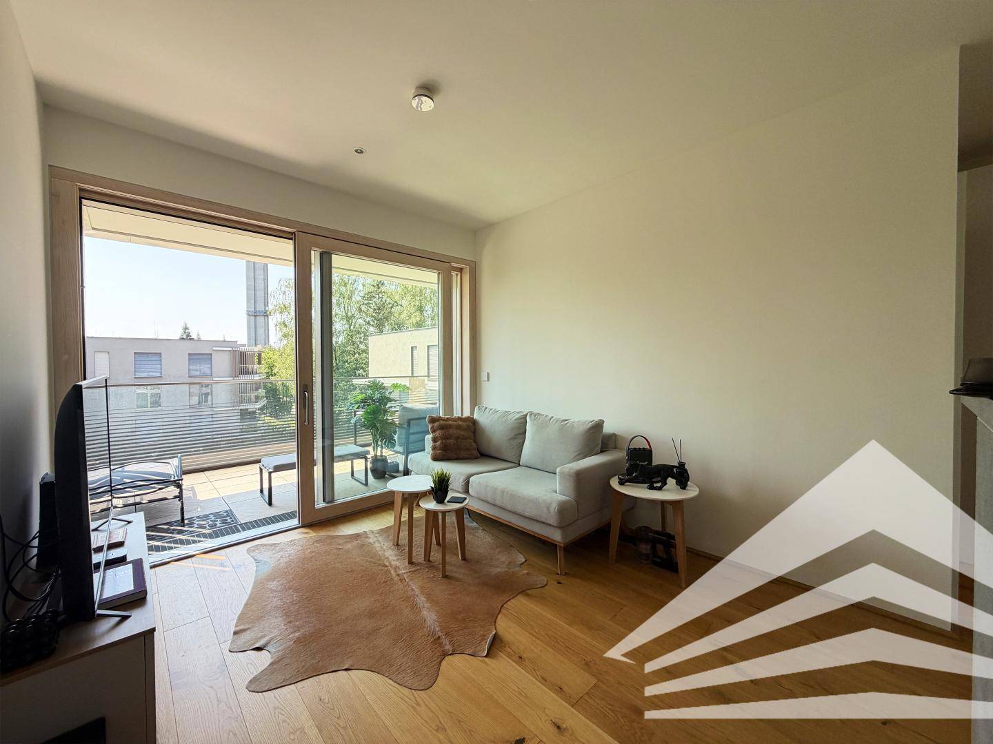 Fully furnished premium apartment in university quarter with south balcony