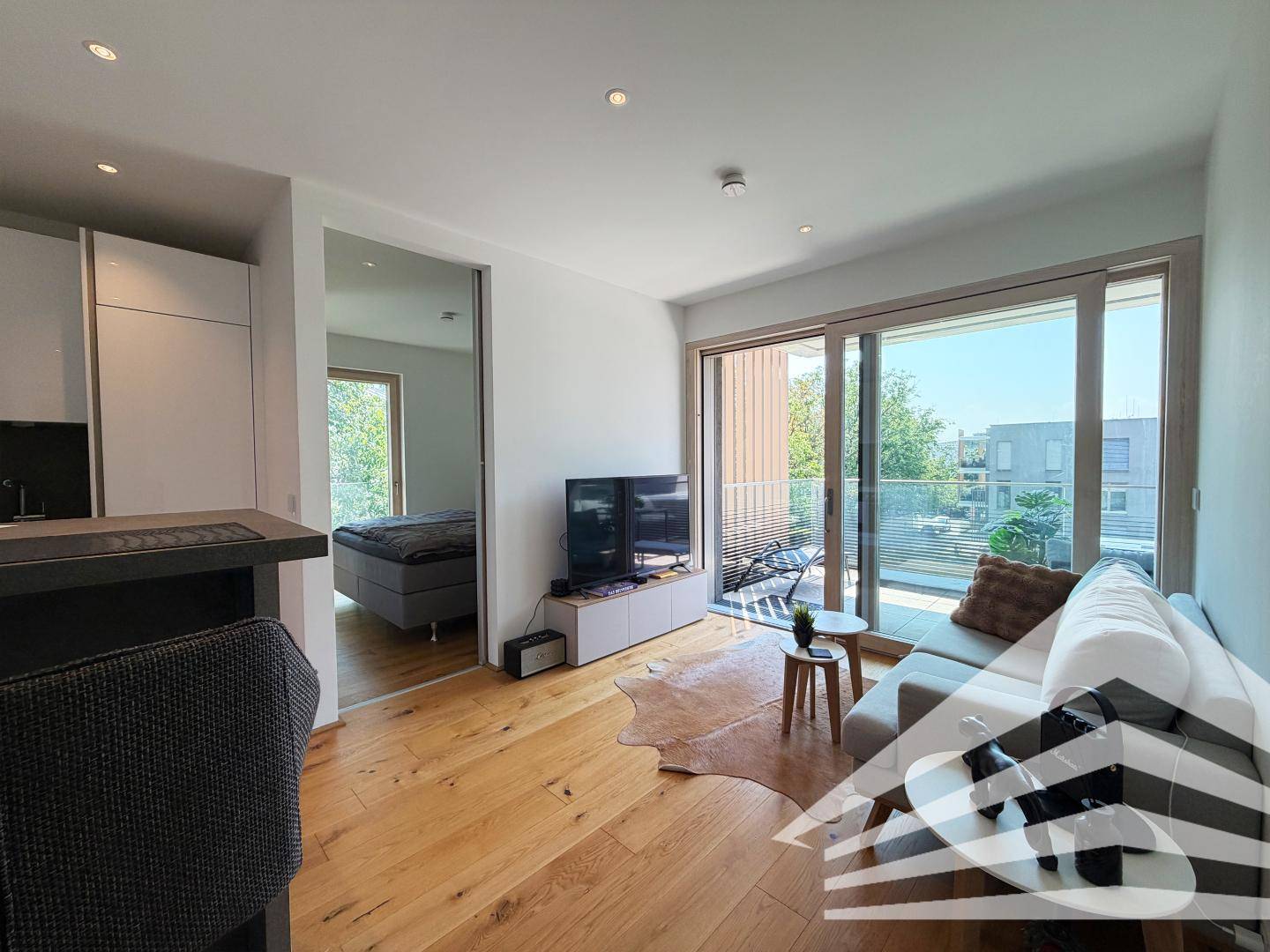 Fully furnished premium apartment in university quarter with south balcony