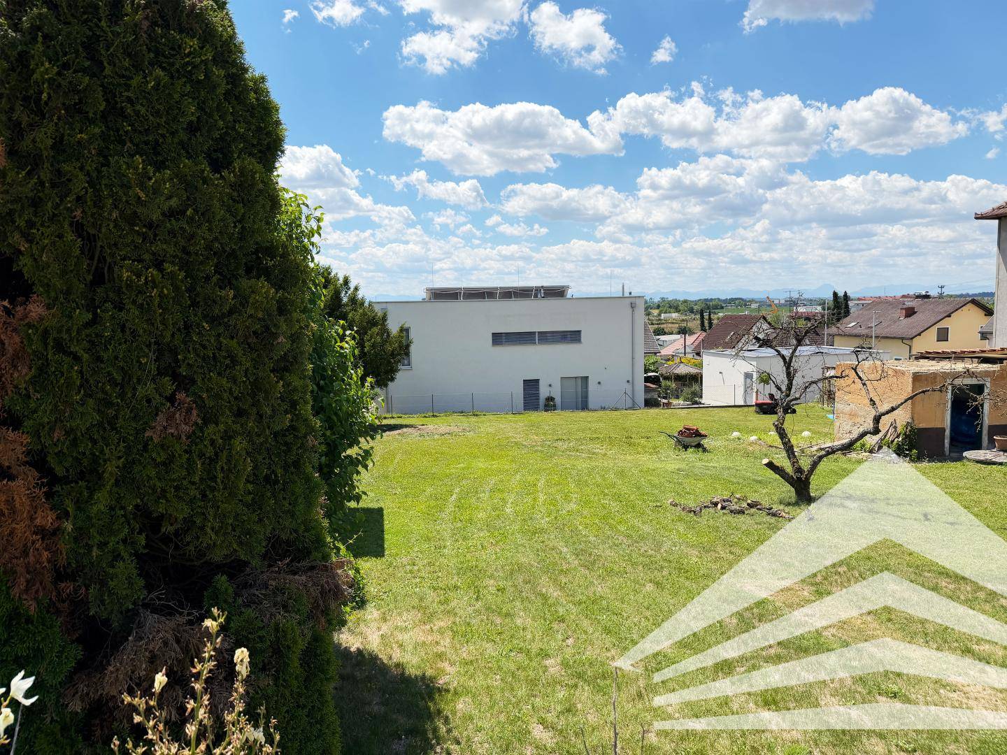 Sonniges Baugrundstück mit Gebirgsblick Wohnung