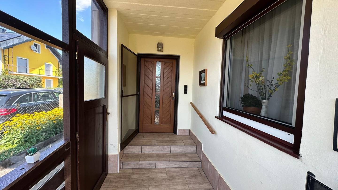 Sonnige Familienwohnung mit Garten und Doppelgarage