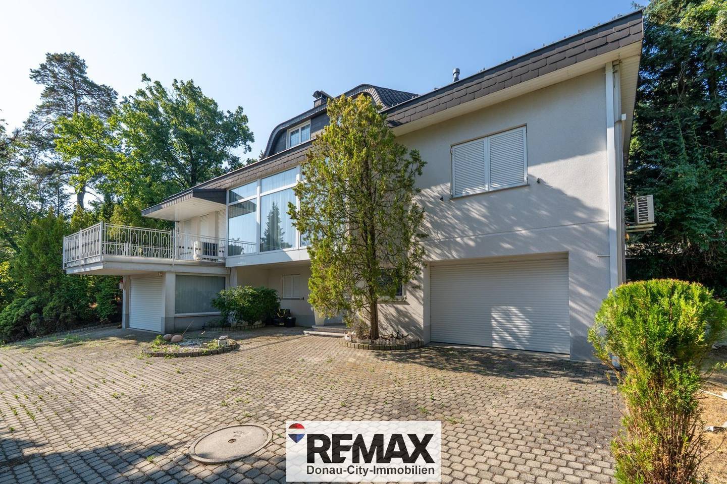Sonnige Familienwohnung mit Pool und Weitblick