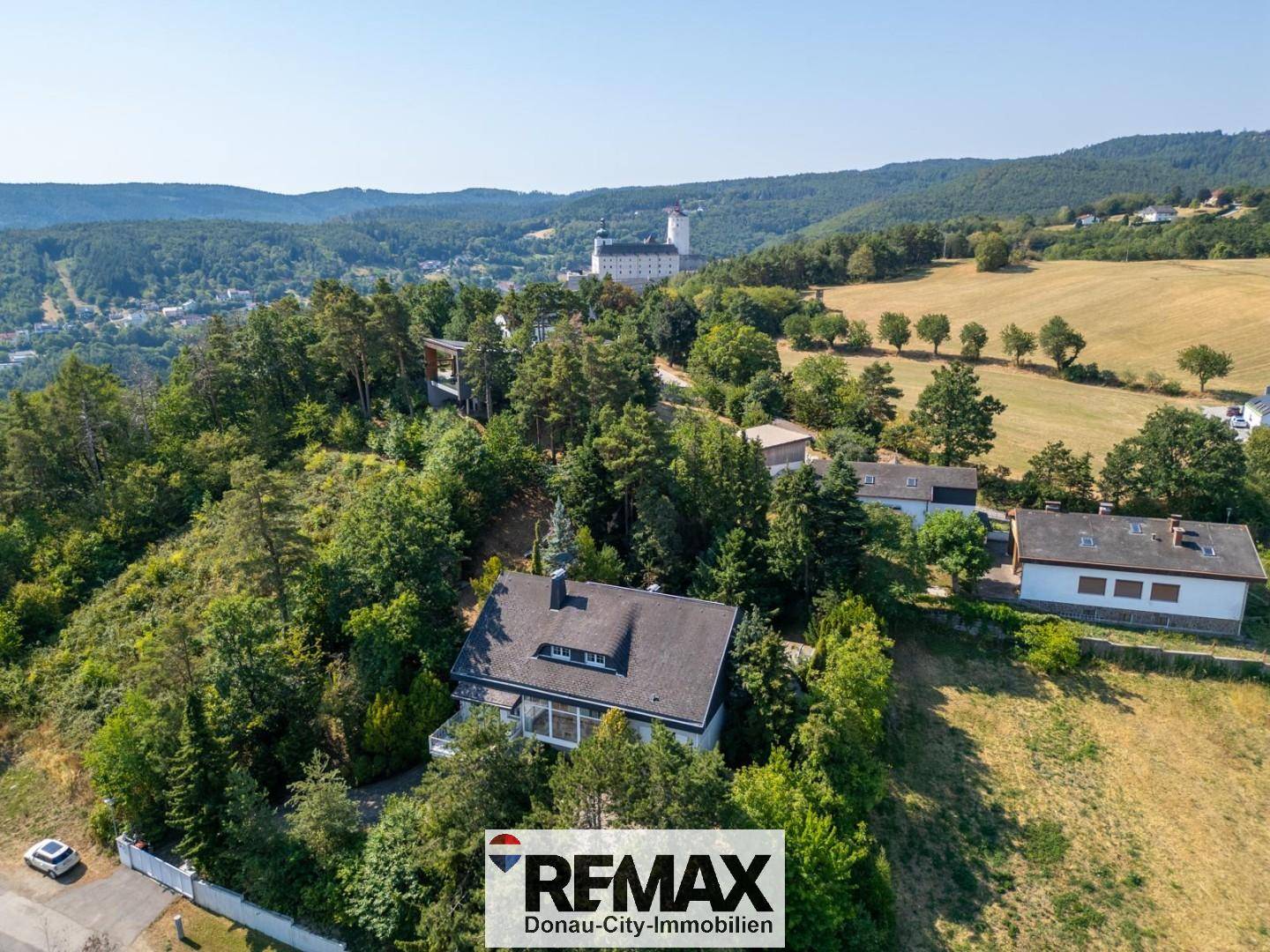 Sonnige Familienwohnung mit Pool und Weitblick