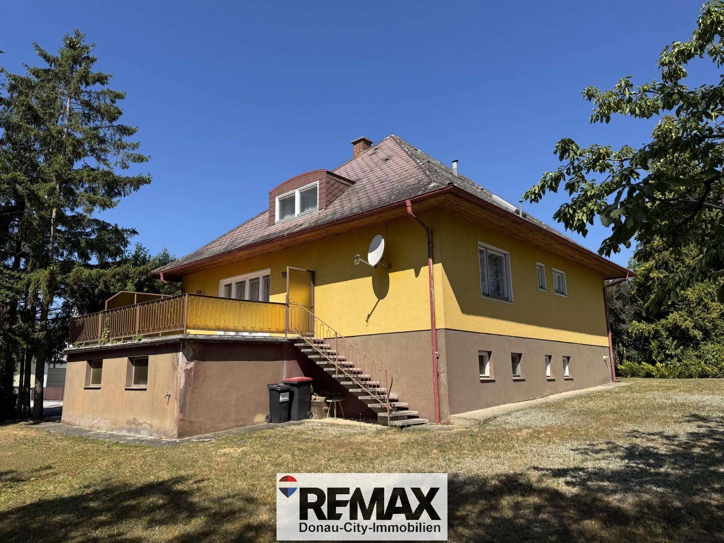 Familienwohnung mit großem Privatgarten und Garage