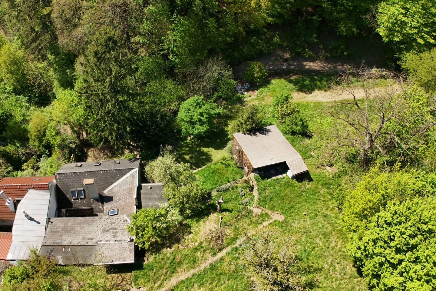 Former wine grower's house in a unique Sievering location awaits revitalization","de":"Ehemaliges Weinhauerhaus in einzigartiger Sieveringer Lage wartet auf Revitalisierung!"},